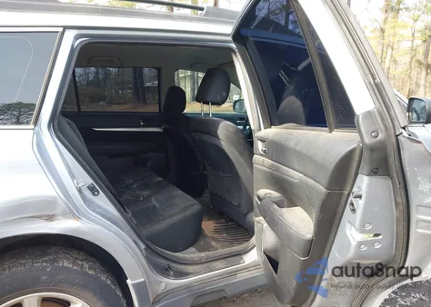 2014 Subaru Outback 2.5I z USA, uszkodzony, nr VIN 4S4BRCAC2E3245554